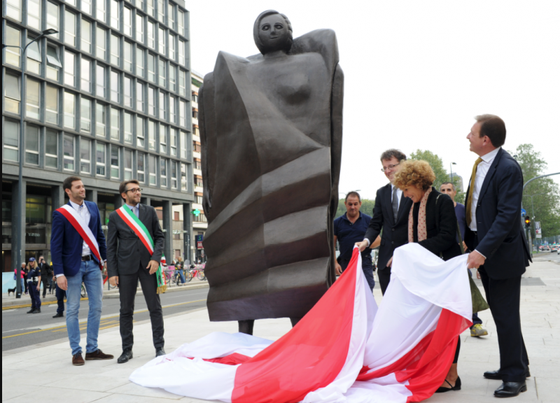 Il primo monumento civico alla donna per la Milano città donna è dell’artista Rachele Bianchi